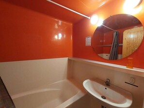 Bathtub