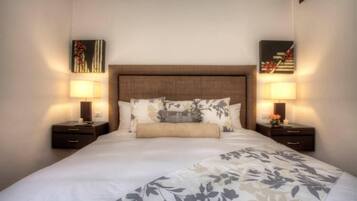 Villa clásica, 4 habitaciones | 4 habitaciones, escritorio y espacio para trabajar con laptop