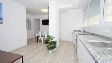 Fridge, microwave, oven, coffee/tea maker