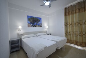 4 bedrooms, iron/ironing board, bed sheets - MAR Y VENT  2D (4 BEDROOMS) (Benidorm)