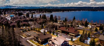 Pet Friendly High End Condo Steps from Payette Lake and downtown McCall