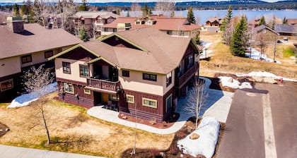 Pet Friendly High End Condo Steps from Payette Lake and downtown McCall