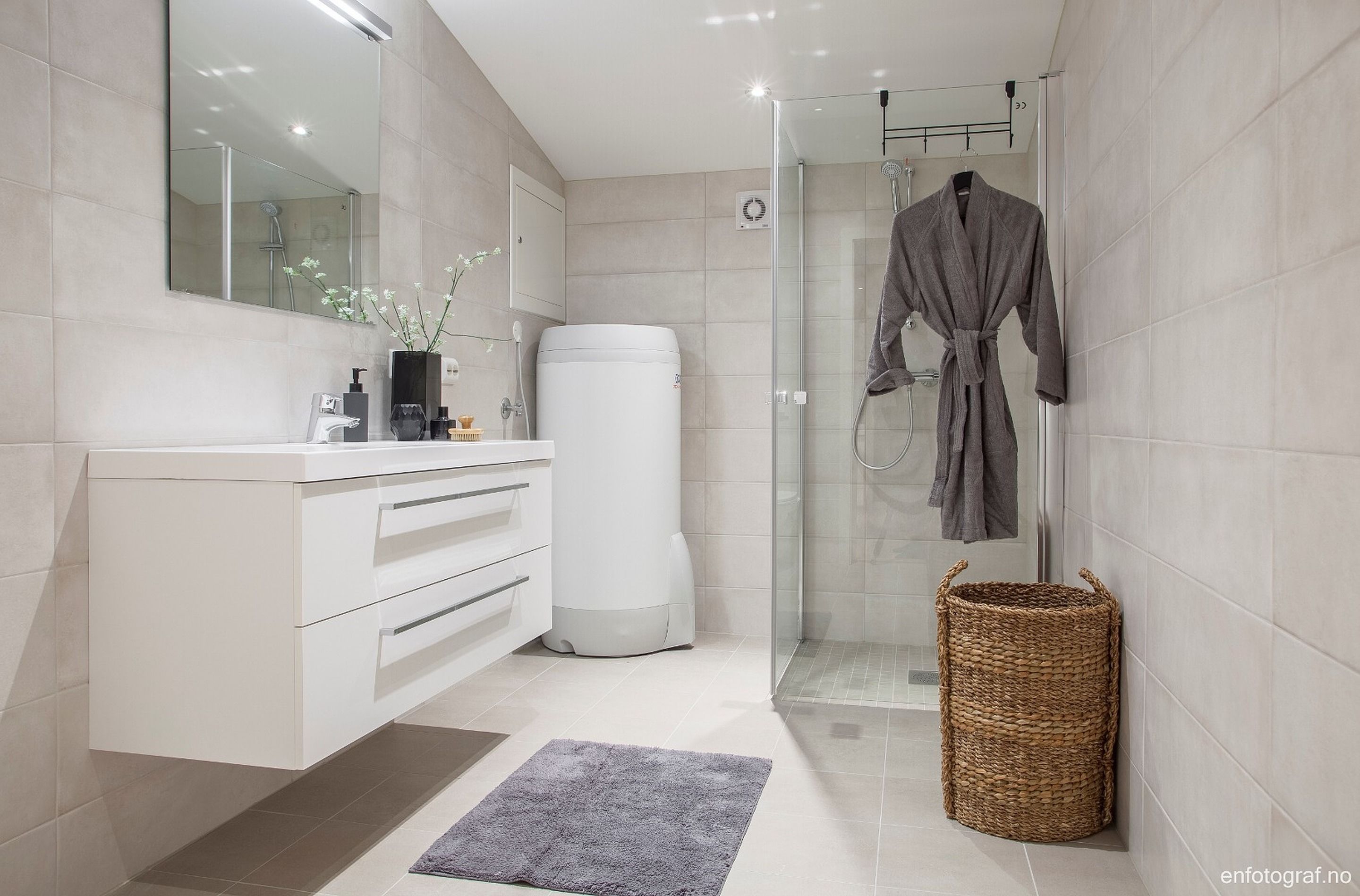 apartment, 3 bedrooms | bathroom | shower