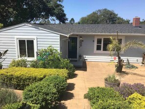 Exterior - Monterey House with Sunroom full kitchen, WiFi, cable and happiness (Del Rey Oaks)
