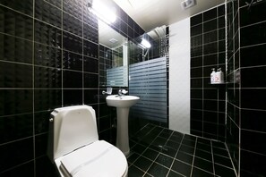 Hair dryer, bathrobes, towels, soap - Hotel BOBOS (Daejeon)
