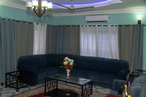 Televisión, reproductor de DVD y estéreo 