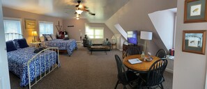 Iron/ironing board, free WiFi, bed sheets, wheelchair access - 5-Star Comfort - Walk to Marina, Restaurants, Water Front Park, Boater Friendly! (Belhaven)