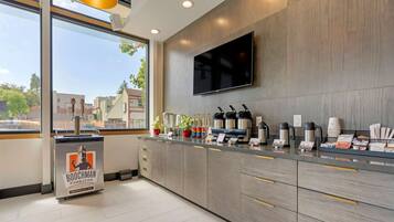 Desayuno para llevar todos los días (con cargo)