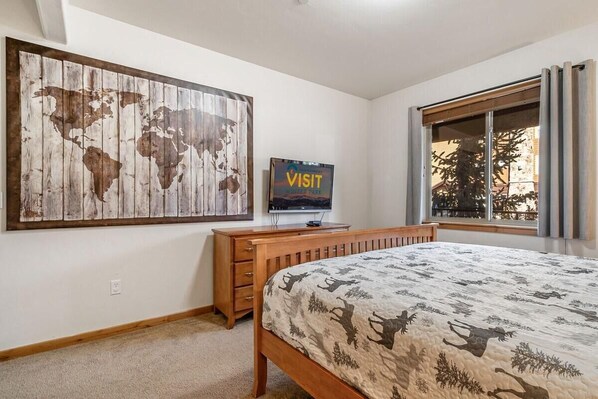 2 bedrooms, internet, bed sheets