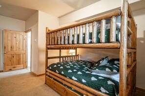 2 bedrooms, Internet, bed sheets