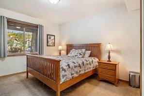 2 bedrooms, internet, bed sheets