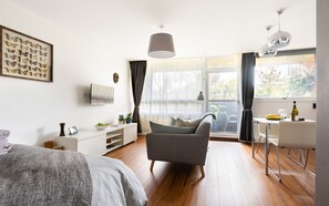 Zimmersafe, Bügeleisen/Bügelbrett, kostenloses WLAN, Bettwäsche