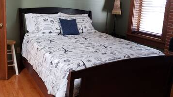 2 bedrooms, desk, free WiFi, bed sheets