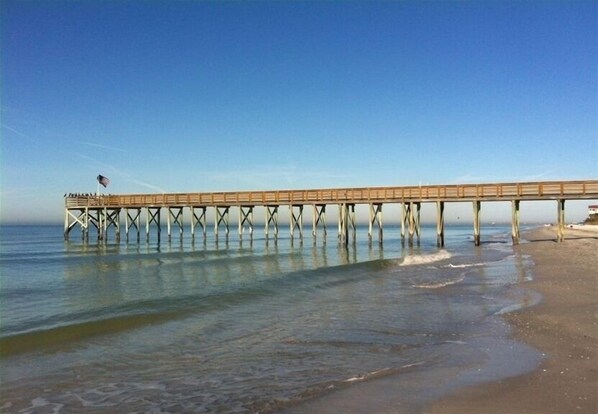 Beach nearby, sun-loungers, beach towels
