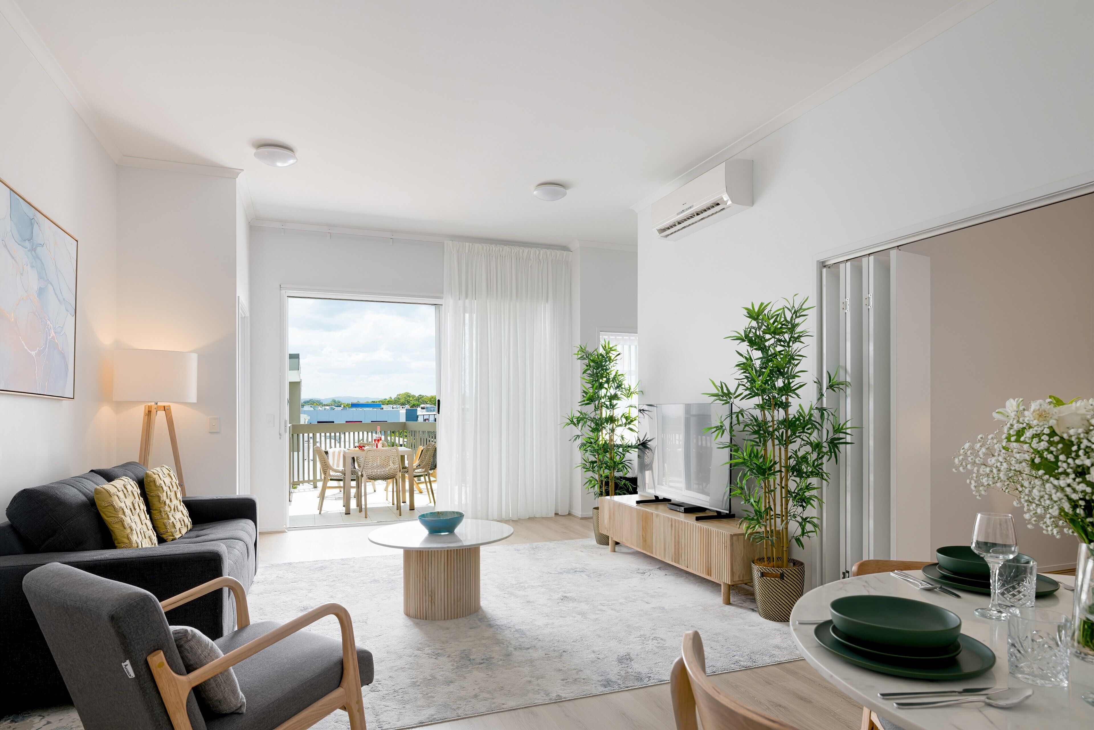 2 Bedroom Penthouse | Área de sala de estar | Televisión LED y reproductor de DVD 