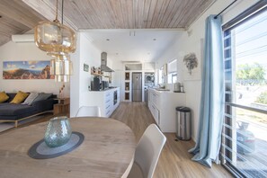 Interior - Villa Sauvignon – Modern Home with Heated Pool, Outdoor Kitchen & Mountain Views (Constantia - Kapstadt)