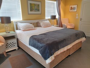 2 bedrooms, in-room safe, desk, iron/ironing board