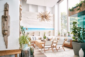 Lobby sitting area - Umino Hotel (Hayama)