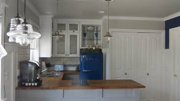 Fridge, microwave, stovetop, coffee/tea maker