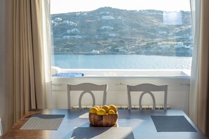 Panoramic-Haus, Meerblick | Essbereich im Zimmer