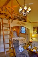 Schneewittchen Cottage | 2 bedrooms, individually decorated, individually furnished, free WiFi