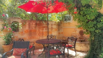 Sudah termasuk sarapan lengkap setiap hari