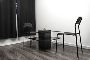 Comfort Room | Individually decorated, individually furnished, desk, laptop workspace - Bald Hills Motel (Bald Hills)