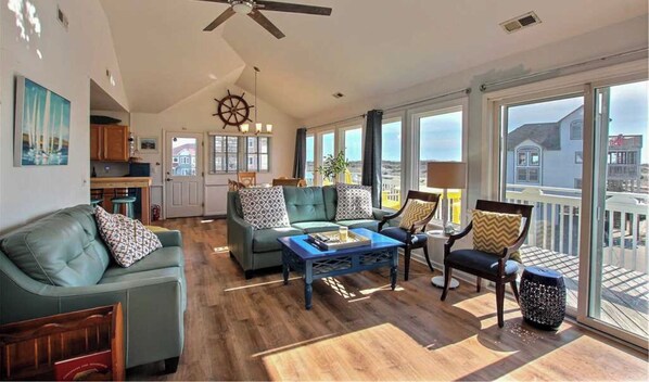 TV, DVD player, table football, stereo - Semi-Oceanfront cottage with pool that you’ll Never Forget! (Salvo)