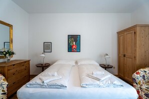 Iron/ironing board, travel cot, free WiFi, bed sheets