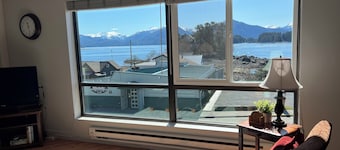 Studio Downtown Apt. 7 w/ Ocean & Mountain Views.