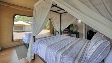 2 bedrooms, Egyptian cotton sheets, premium bedding, down comforters