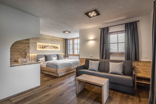 7 bedrooms, in-room safe, iron/ironing board, WiFi