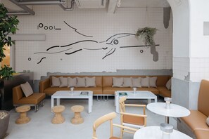 Lounge - KIRO Hiroshima by THE SHARE HOTELS (Hiroshima)