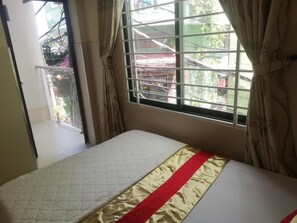 Quarto casal luxo, sacada, vista para o mar | Frigobar, cofres nos quartos, escrivaninha, Wi-Fi de cortesia