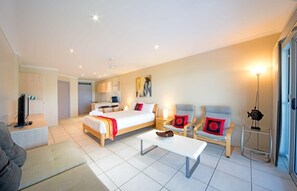 Tabla de planchar con plancha, wifi y ropa de cama 