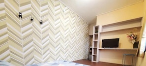 Desk, soundproofing, rollaway beds, free WiFi