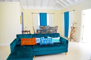 アパートメント | リビング エリア | 薄型テレビ、Netflix