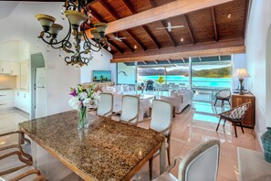 Apartment, 2 Bedrooms, 2 Bathrooms, Ocean View | In-room dining
