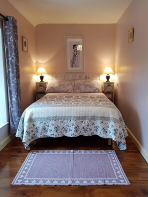 4 bedrooms, iron/ironing board, WiFi, bed sheets - Comfortable Home in a beautiful part of Dingle Town (Dingle)
