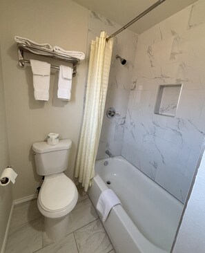 Habitación doble | Baño | Tina 