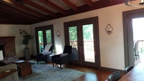 Interior - Enjoy Christmas in a Professionally Decorated Space! See our Pics! (Highlands)