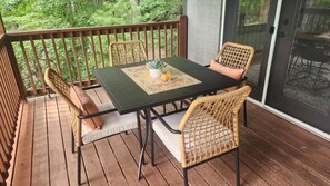 Outdoor dining - Relaxing big sky views early booking discounts for Summer! (Highlands)
