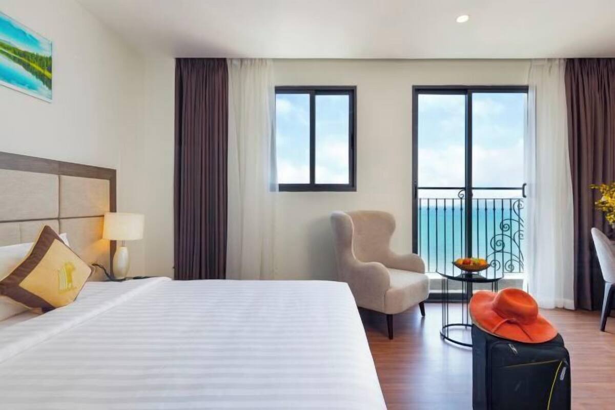 Premium bedding, pillowtop beds, minibar, in-room safe