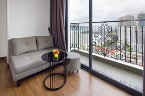 Studiosuite – signature, 1 queensize-seng, badekar, havutsikt (Senior) | Utsikt fra balkong