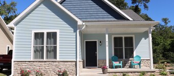 Casa de nueva construcción en la playa, a un paseo del lago.