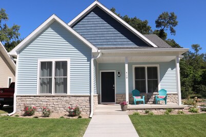 Walk to the beach!  Great modern home with spring and early summer availability!