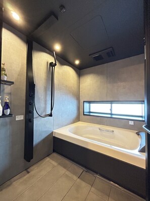 Maison, 4 chambres | Salle de bain
