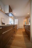 Casa, 4 habitaciones | Cocina privada | Frigorífico, microondas, placa de cocina y lavavajillas
