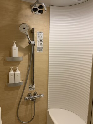 Casa, 2 habitaciones | Regadera en el baño