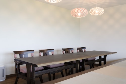 客室内のダイニングエリア